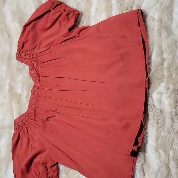 Rust red buttoned peasant top. - Picture 8 of 8